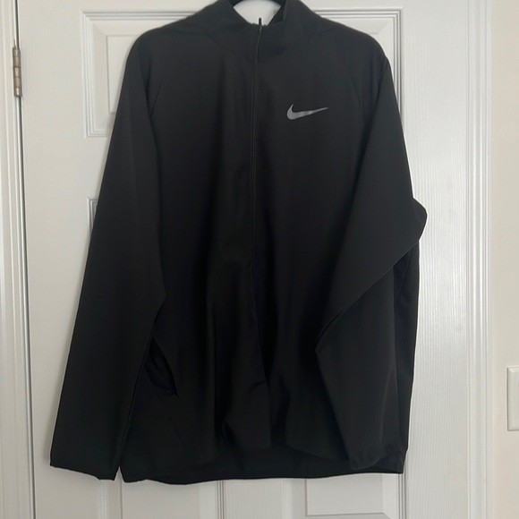 Nike - Windbreaker with front pockets and zipper - Picture 1 of 2